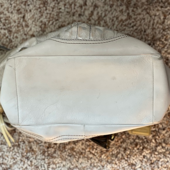 Coach Off White Ivory Signature Hobo Bag and Leather Buckle Wallet - Picture 4 of 8